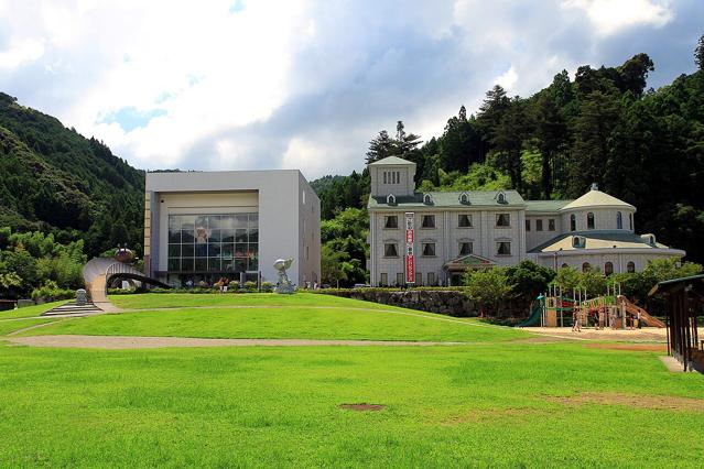 Yanase Takashi Memorial Hall